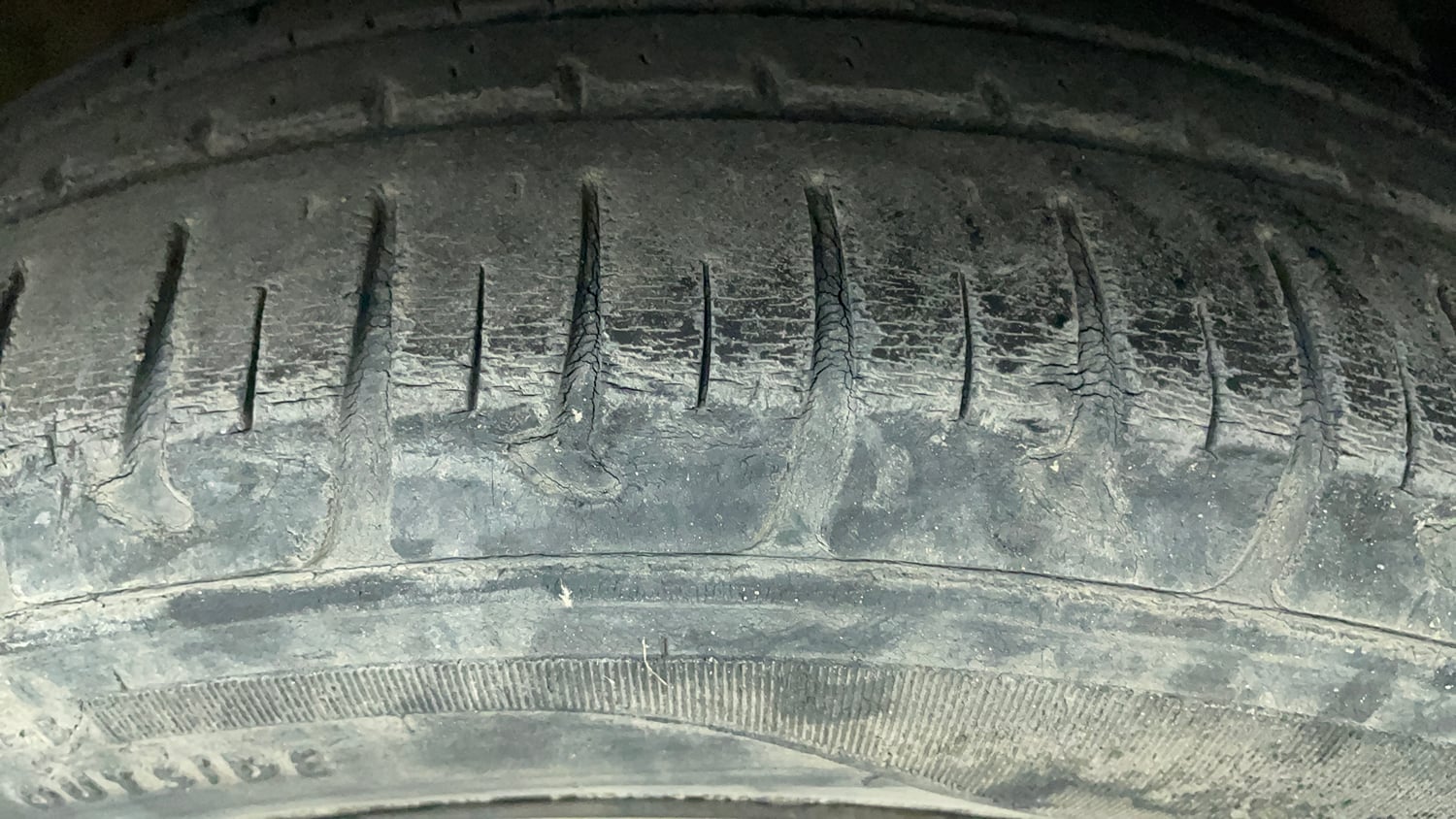 Used 2018 Hyundai Grand i10 Sportz 1.2 Kappa VTVT Petrol Manual tyres RIGHT FRONT TYRE TREAD VIEW