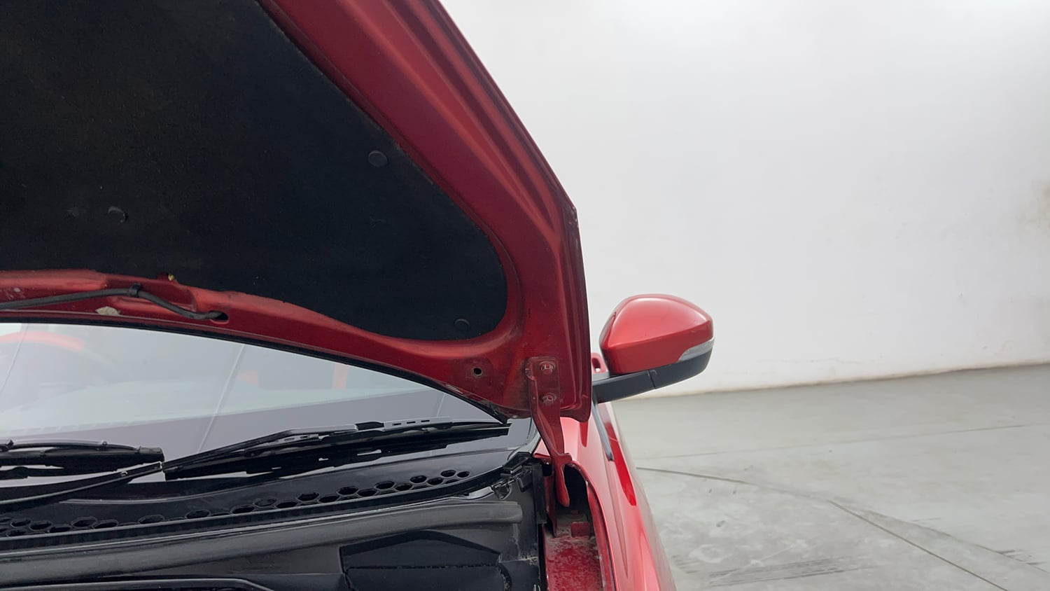 Used 2017 Tata Tiago Revotron XZ w/o Alloy Petrol Manual engine ENGINE LEFT SIDE HINGE & APRON VIEW