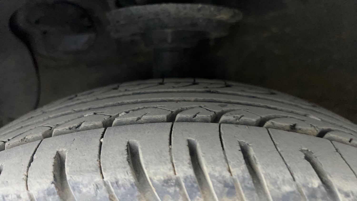 Used 2017 Hyundai Grand i10 Magna 1.2 Kappa VTVT Petrol Manual tyres LEFT FRONT TYRE TREAD VIEW
