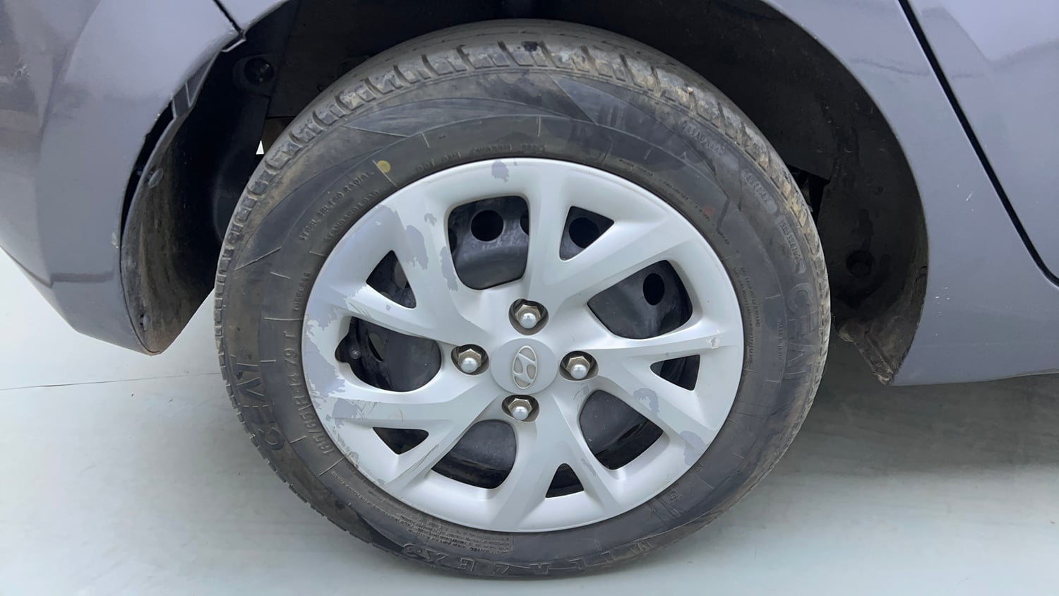 Used 2017 Hyundai Grand i10 Magna 1.2 Kappa VTVT Petrol Manual tyres RIGHT REAR TYRE RIM VIEW