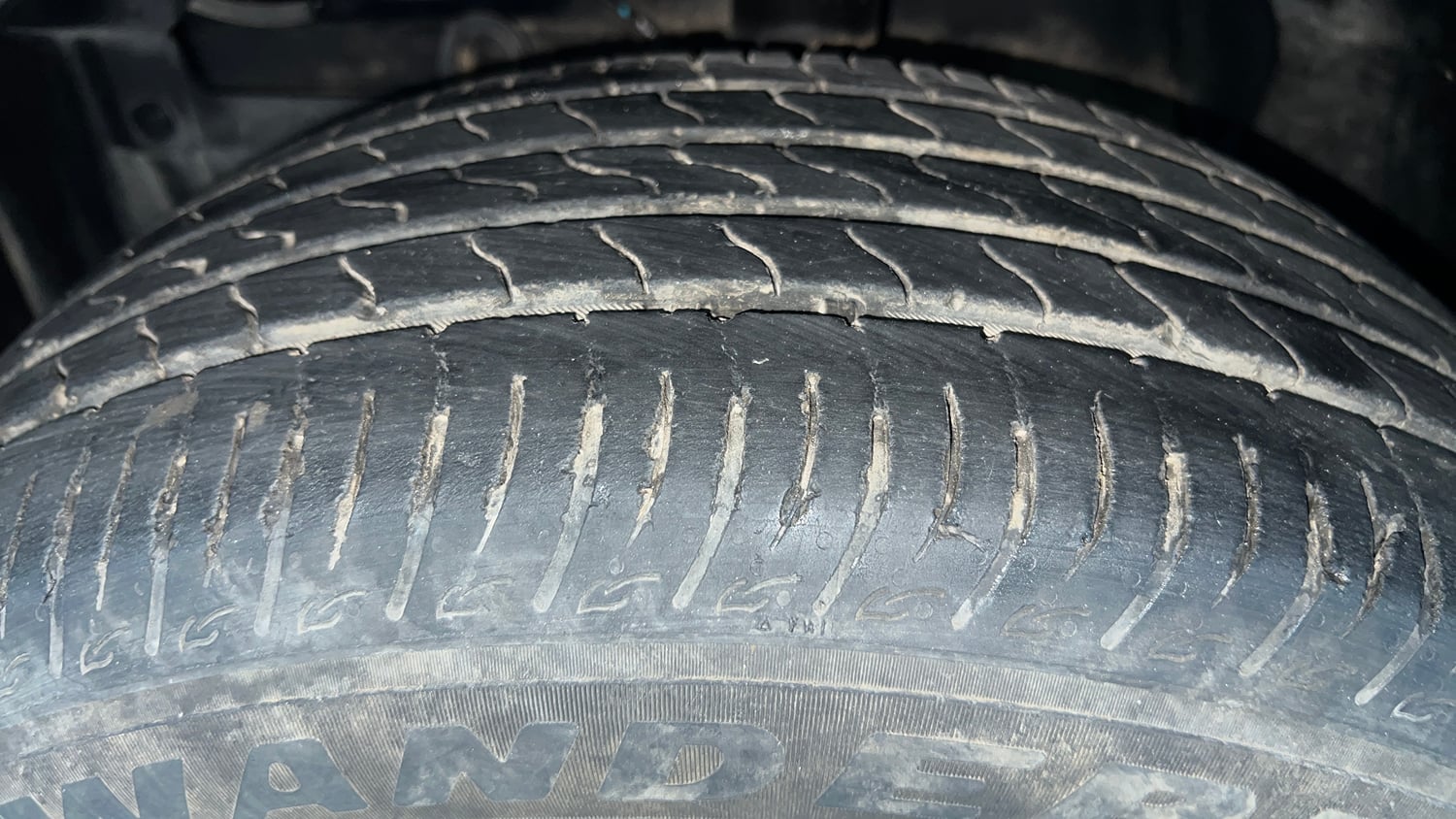 Used 2024 Maruti Suzuki Brezza Zxi Plus Dual Tone Petrol Manual tyres LEFT FRONT TYRE TREAD VIEW