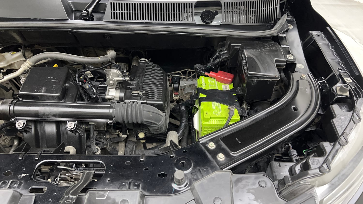Used 2023 Renault Kiger RXZ MT Petrol Manual engine ENGINE LEFT SIDE VIEW
