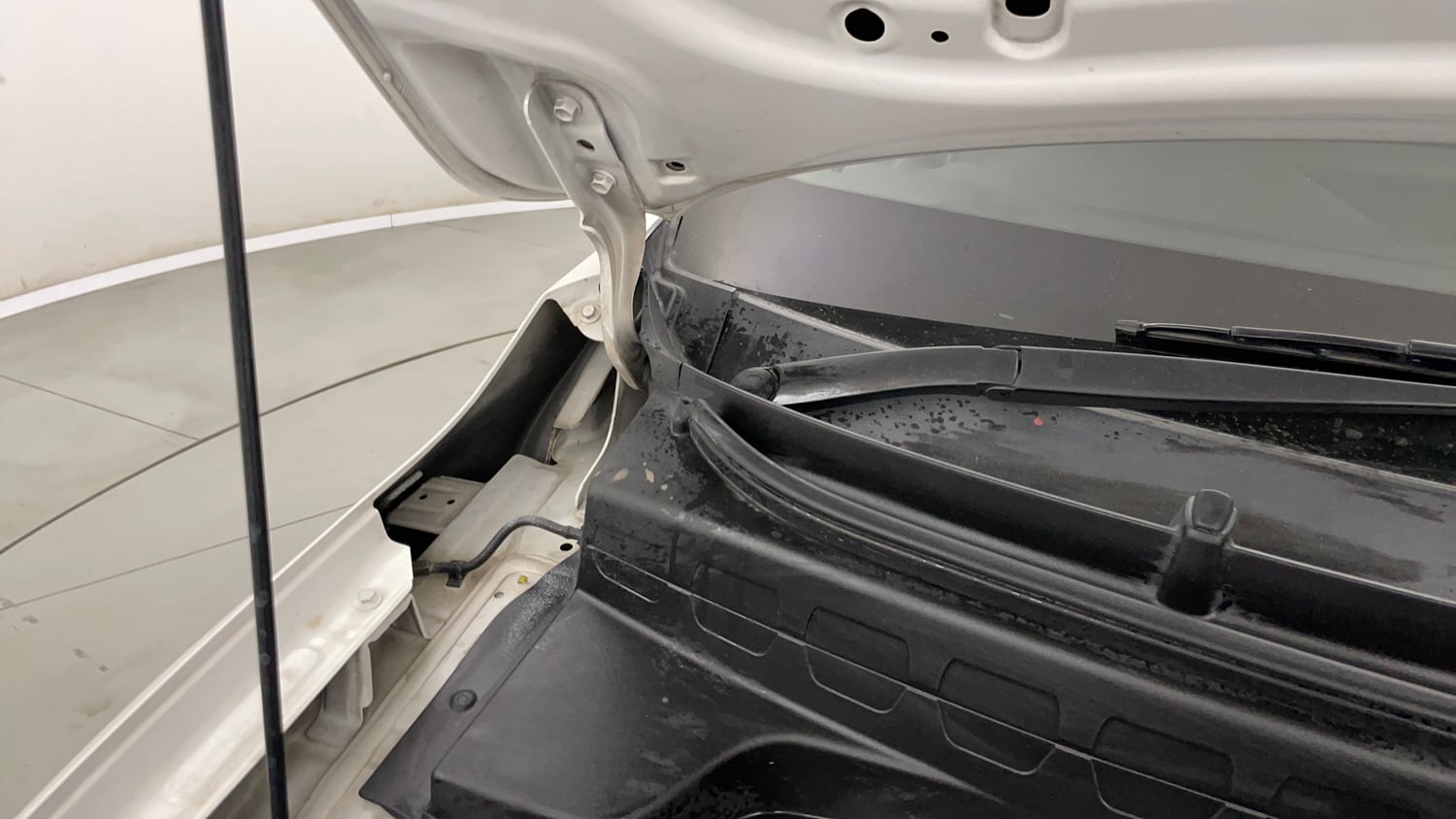Used 2022 Kia Sonet GTX Plus 1.0 iMT Petrol Manual engine ENGINE RIGHT SIDE HINGE & APRON VIEW