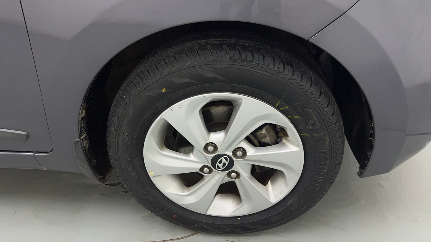 Used 2017 Hyundai Xcent SX Petrol Manual tyres RIGHT FRONT TYRE RIM VIEW
