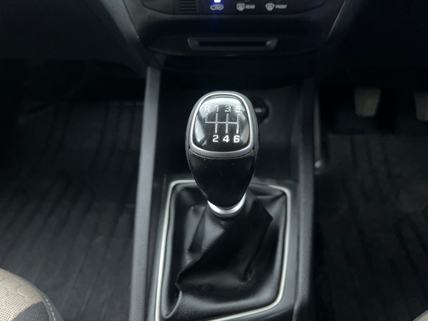 Used 2017 Hyundai Elite i20 Asta 1.4 CRDI (O) Diesel Manual interior GEAR  KNOB VIEW
