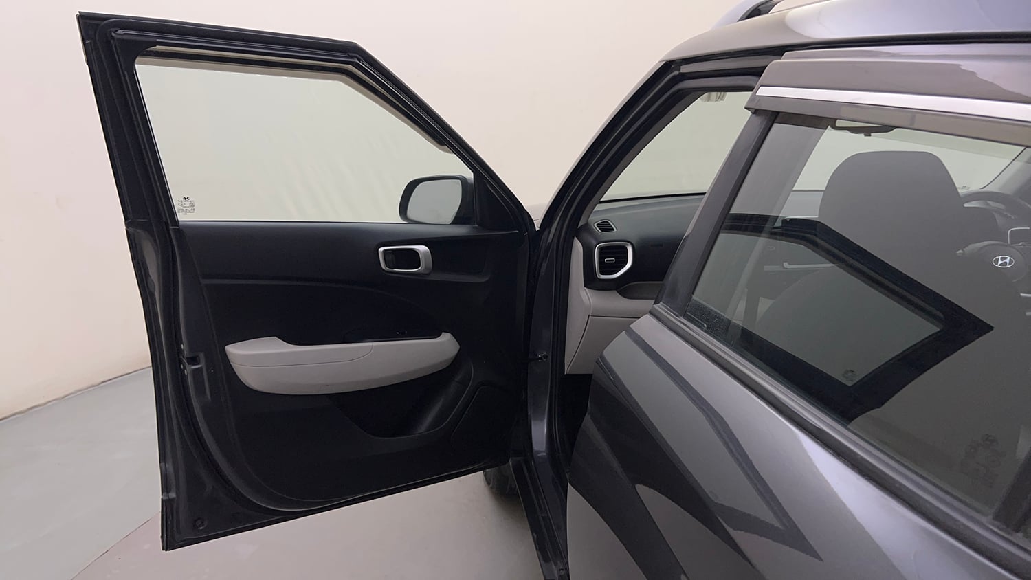 Used 2022 Hyundai Venue SX 1.2 Petrol Petrol Manual interior LEFT FRONT DOOR OPEN VIEW