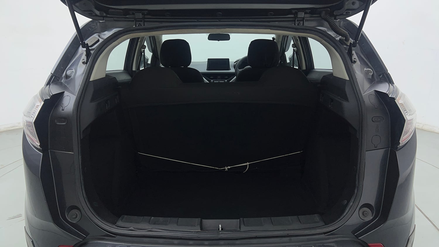Used 2018 Tata Nexon XM Petrol Manual interior DICKY INSIDE VIEW
