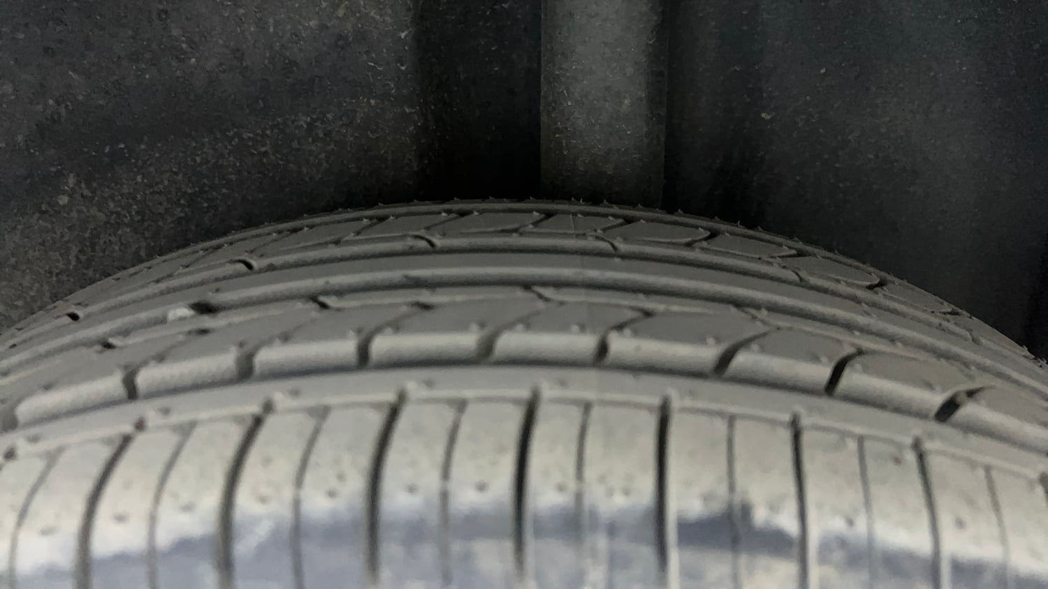 Used 2017 Volkswagen Polo Comfortline 1.2L (P) Petrol Manual tyres LEFT REAR TYRE TREAD VIEW