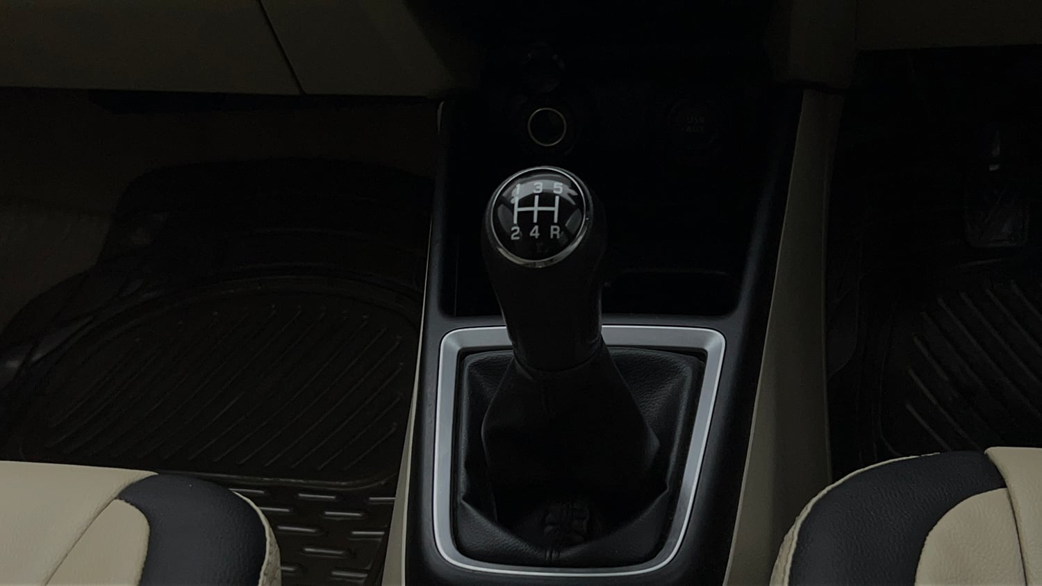 Used 2018 Maruti Suzuki Dzire VXi Petrol Manual interior GEAR  KNOB VIEW