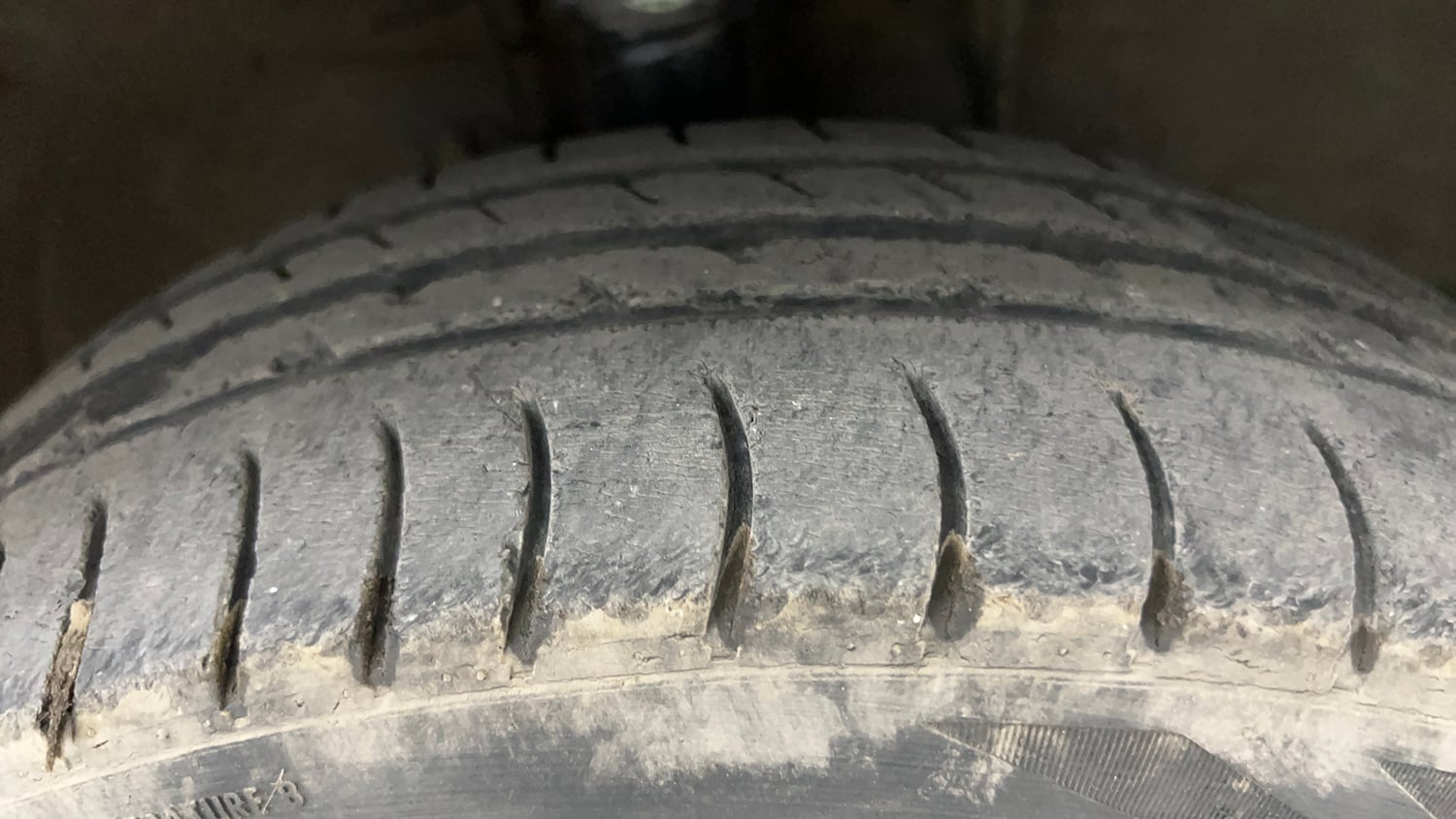 Used 2016 Maruti Suzuki Wagon R 1.0 VXI AMT Petrol Automatic tyres RIGHT FRONT TYRE TREAD VIEW