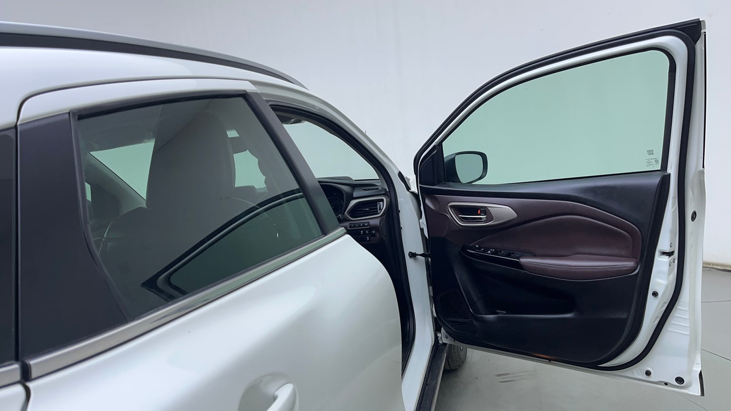 Used 2024 Maruti Suzuki Fronx Alpha 1.0L Turbo 6 AT Petrol Automatic interior RIGHT FRONT DOOR OPEN VIEW
