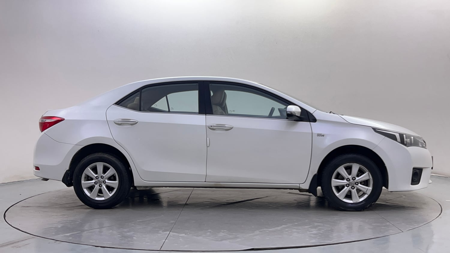 Used 2015 Toyota Corolla Altis G Petrol Petrol Manual exterior RIGHT SIDE VIEW