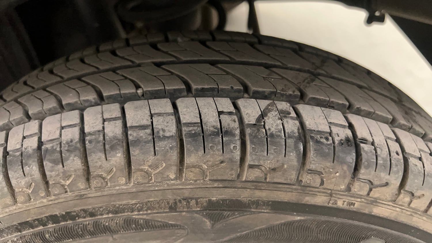 Used 2015 Maruti Suzuki Alto 800 Lxi Petrol Manual tyres LEFT REAR TYRE TREAD VIEW