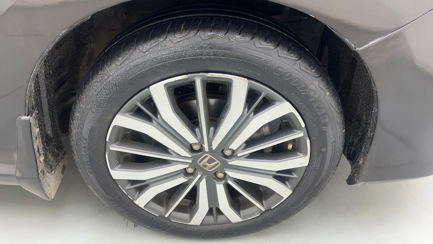 Used 2019 Honda City ZX Petrol Petrol Manual tyres RIGHT FRONT TYRE RIM VIEW