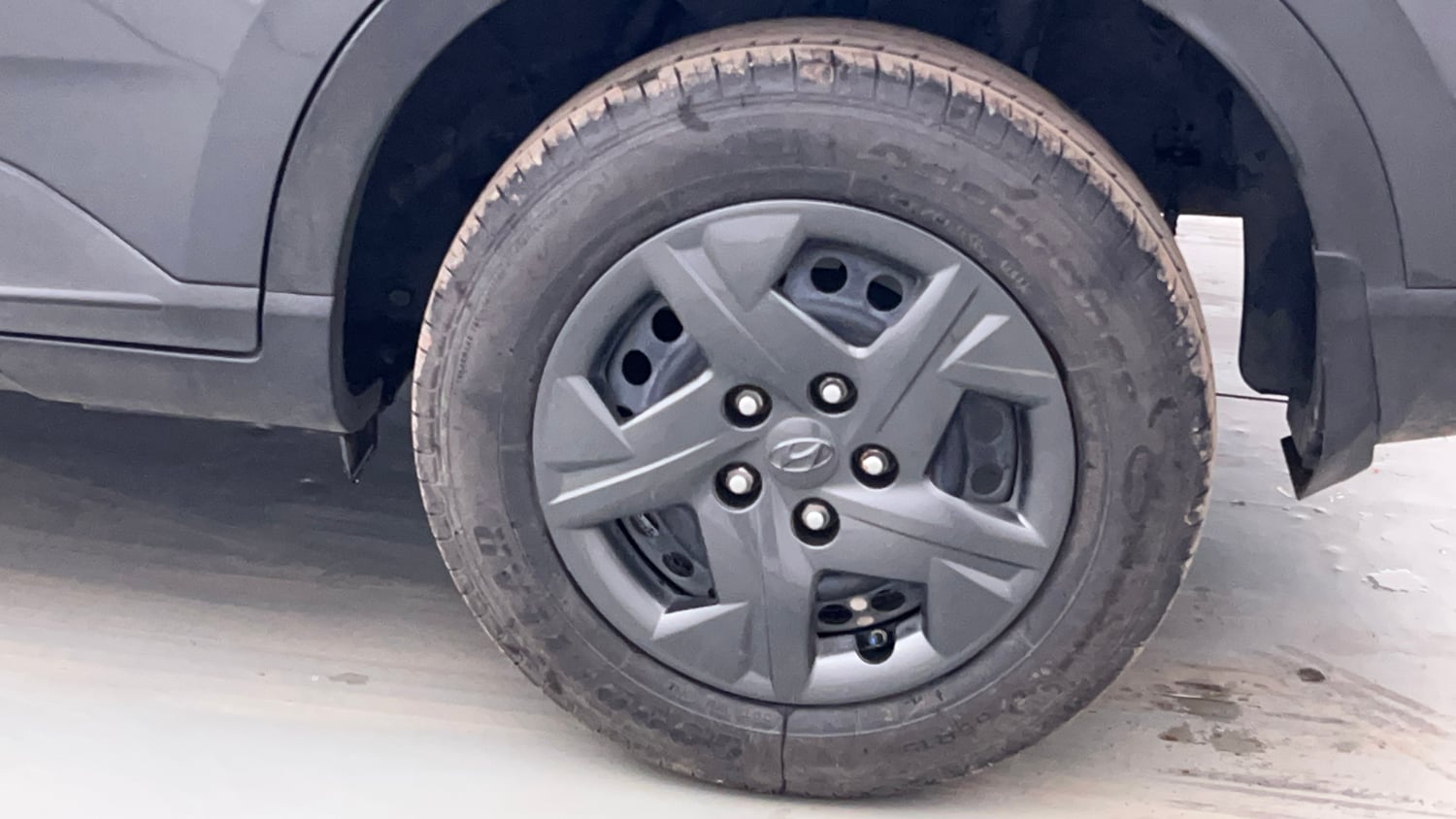 Used 2025 Hyundai Venue S 1.2 Petrol Petrol Manual tyres LEFT REAR TYRE RIM VIEW