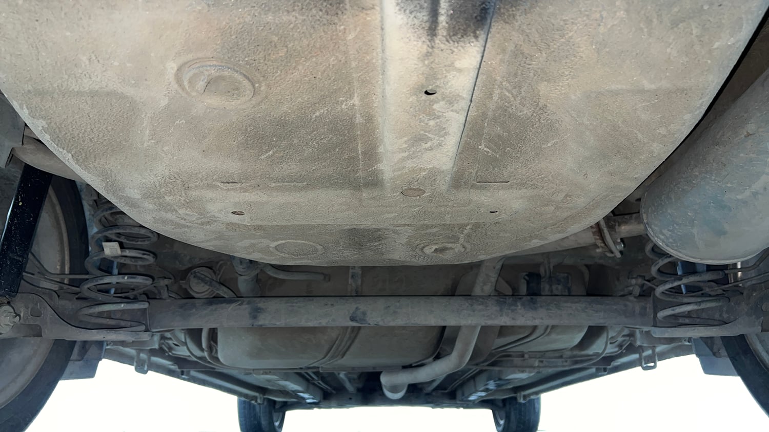 Used 2017 Maruti Suzuki Ciaz Alpha 1.4 MT Petrol Manual extra REAR UNDERBODY VIEW (TAKEN FROM REAR)