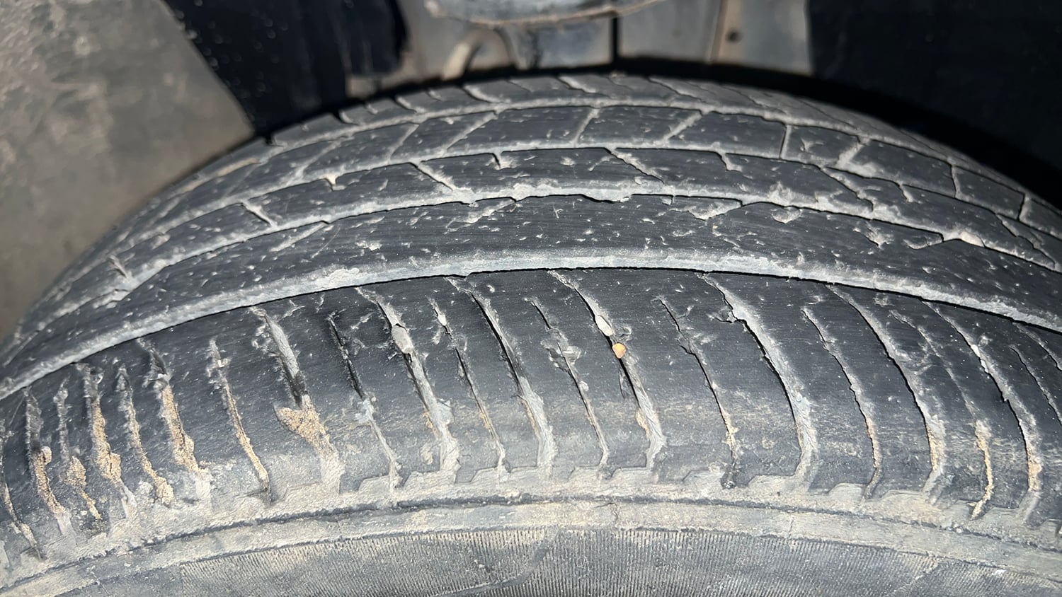 Used 2023 Renault Kiger RXZ MT Petrol Manual tyres RIGHT FRONT TYRE TREAD VIEW