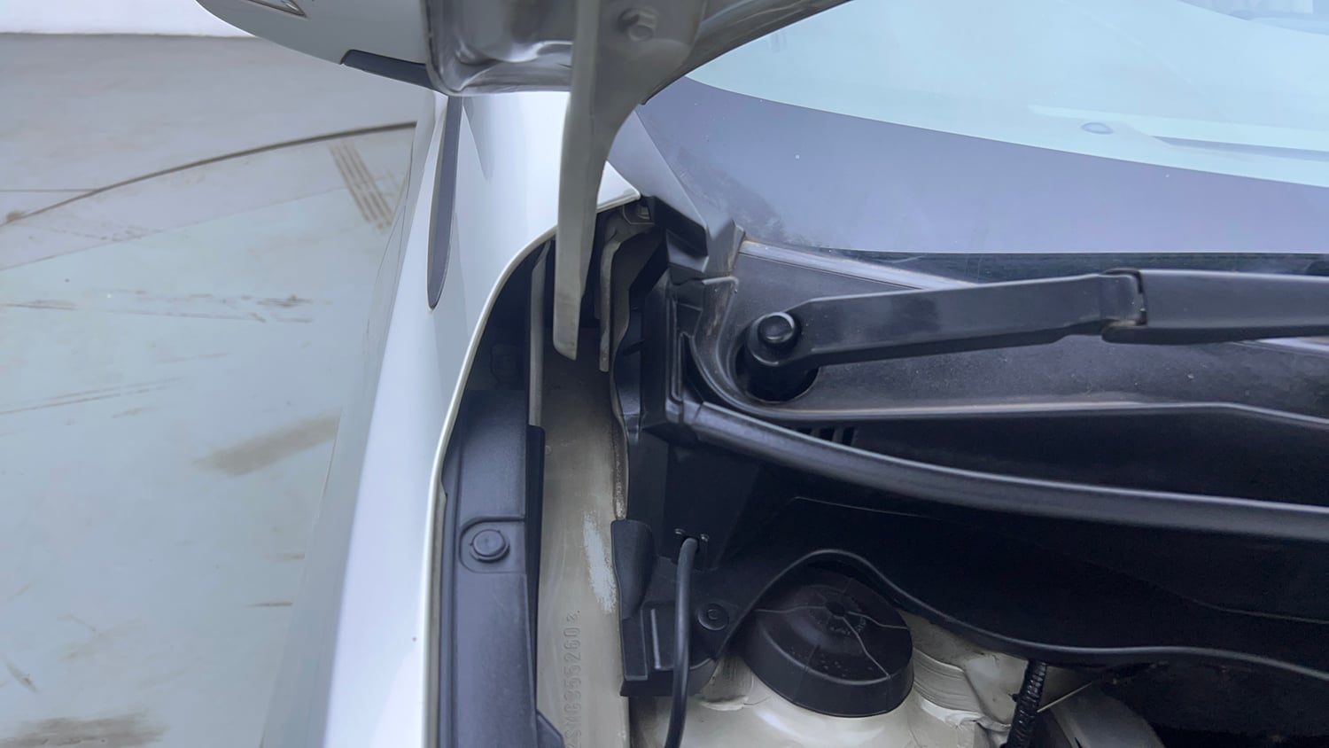 Used 2021 Maruti Suzuki New Ertiga ZXi AT Petrol Automatic engine ENGINE RIGHT SIDE HINGE & APRON VIEW