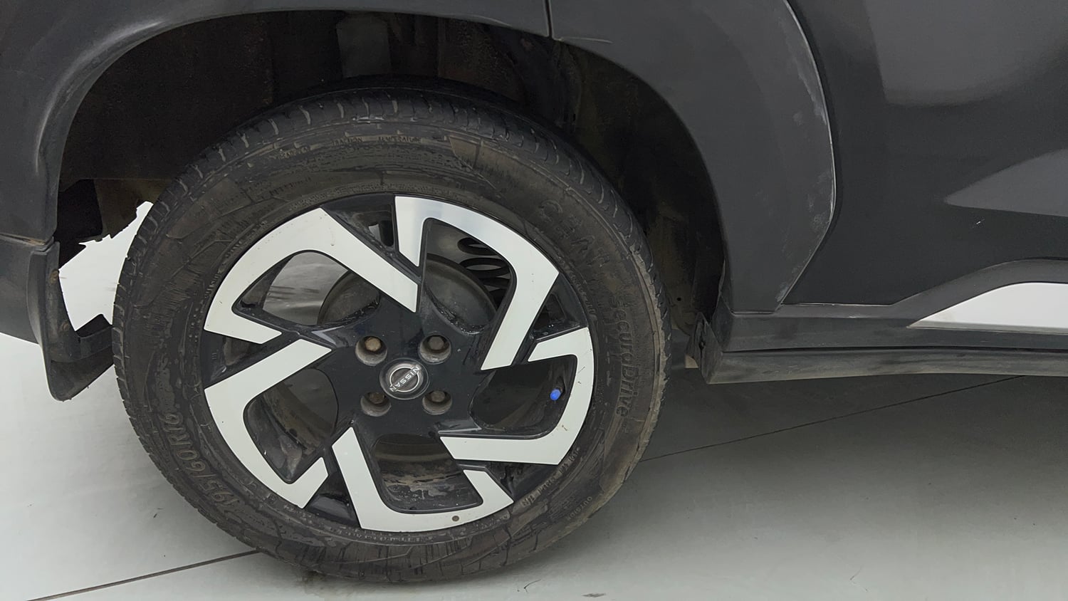 Used 2022 Nissan Magnite XV Premium Turbo CVT Petrol Automatic tyres RIGHT REAR TYRE RIM VIEW