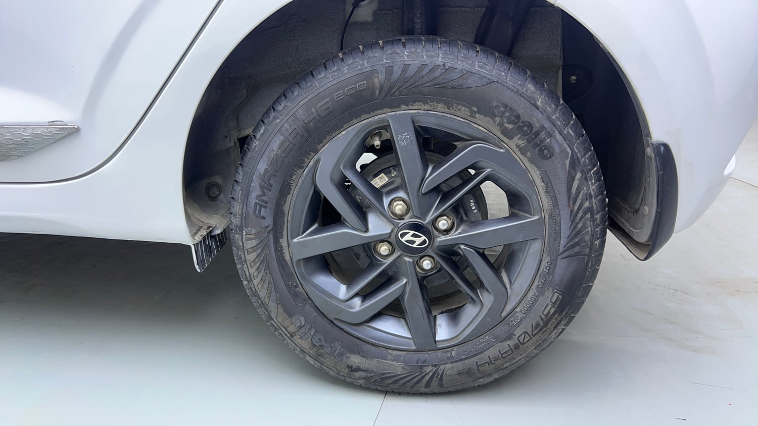 Used 2022 Hyundai Grand i10 Nios Sportz 1.2 Kappa VTVT CNG Cng Manual tyres LEFT REAR TYRE RIM VIEW
