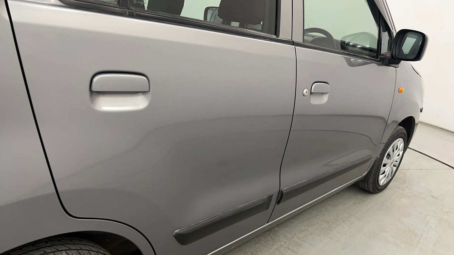 Used 2017 Maruti Suzuki Wagon R VXI Petrol Manual dents MINOR SCRATCH