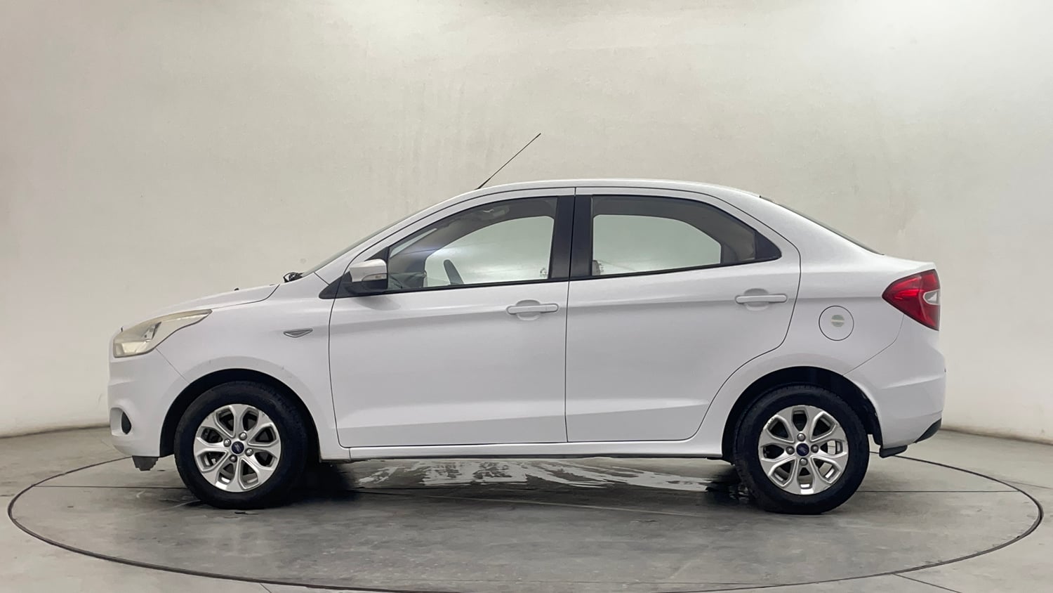 Used 2016 Ford Figo Aspire Titanium 1.2 Ti-VCT Petrol Manual exterior LEFT SIDE VIEW