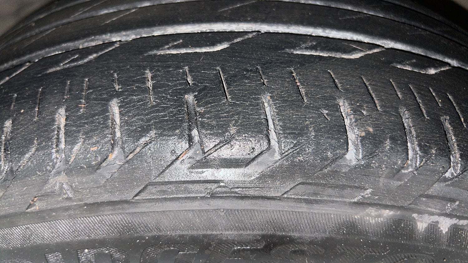 Used 2015 Toyota Corolla Altis G Petrol Petrol Manual tyres LEFT FRONT TYRE TREAD VIEW