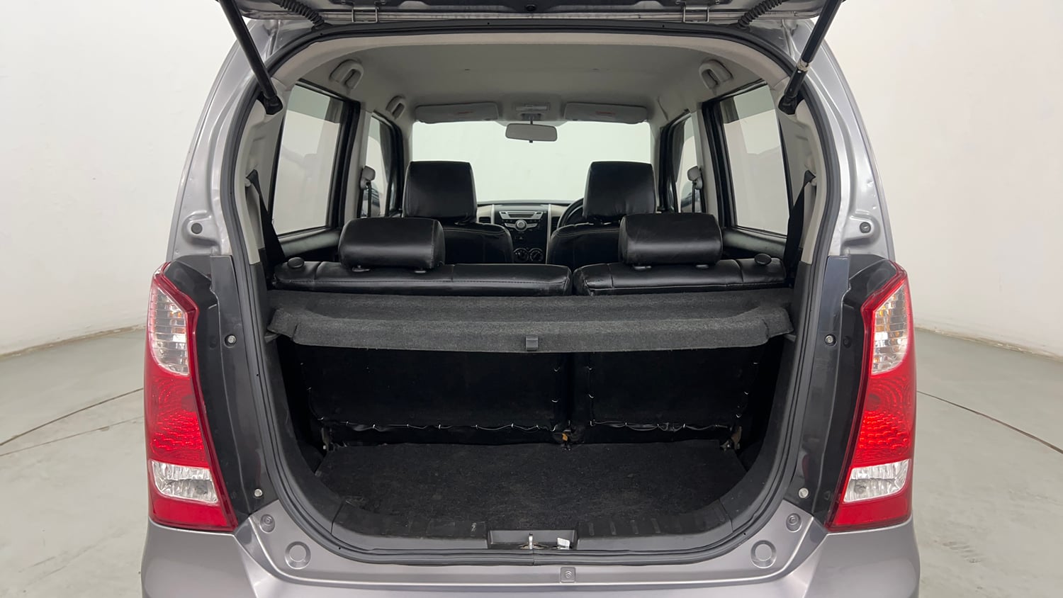 Used 2016 Maruti Suzuki Wagon R 1.0 VXI AMT Petrol Automatic interior DICKY INSIDE VIEW