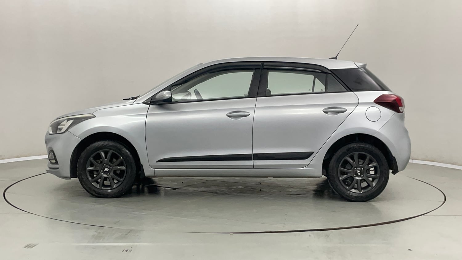 Used 2020 Hyundai Elite i20 Sportz Plus 1.2 Petrol Manual exterior LEFT SIDE VIEW