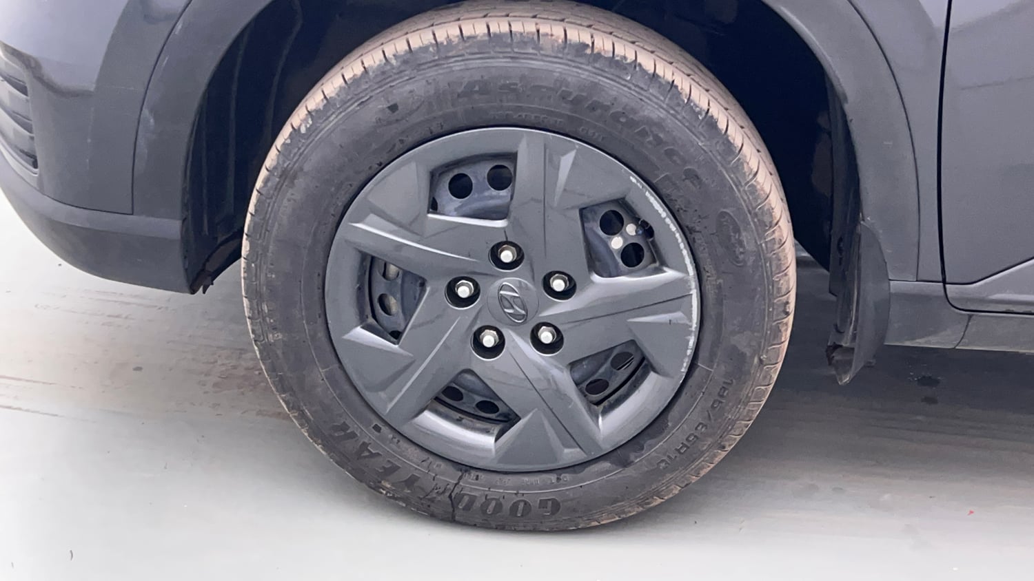 Used 2025 Hyundai Venue S 1.2 Petrol Petrol Manual tyres LEFT FRONT TYRE RIM VIEW