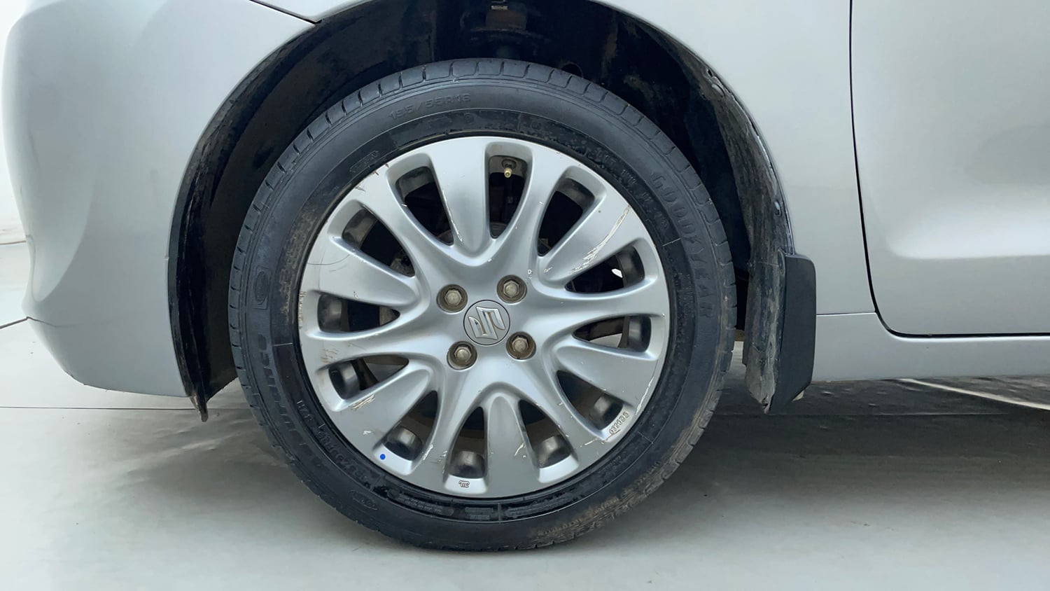 Used 2018 Maruti Suzuki Baleno Zeta 1.2 AT Petrol Automatic tyres LEFT FRONT TYRE RIM VIEW
