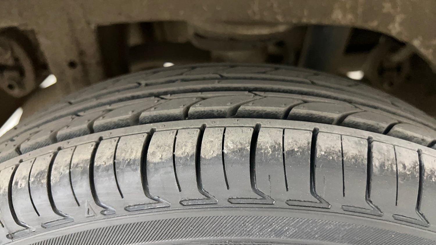 Used 2014 Maruti Suzuki Alto 800 Lxi Petrol Manual tyres RIGHT REAR TYRE TREAD VIEW