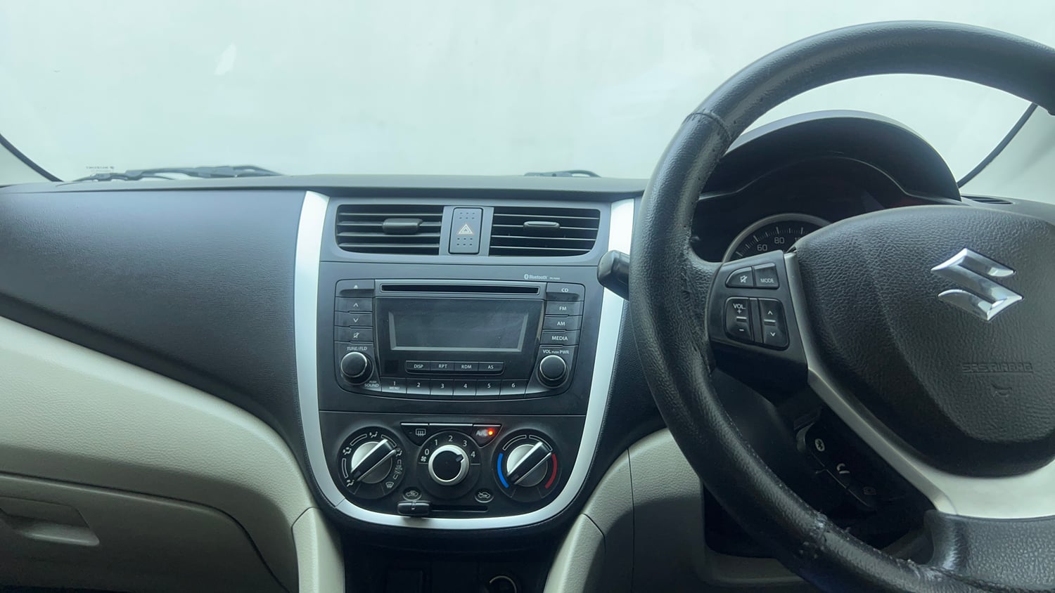 Used 2016 Maruti Suzuki Celerio ZXi AMT Petrol Automatic top_features Integrated (in-dash) music system