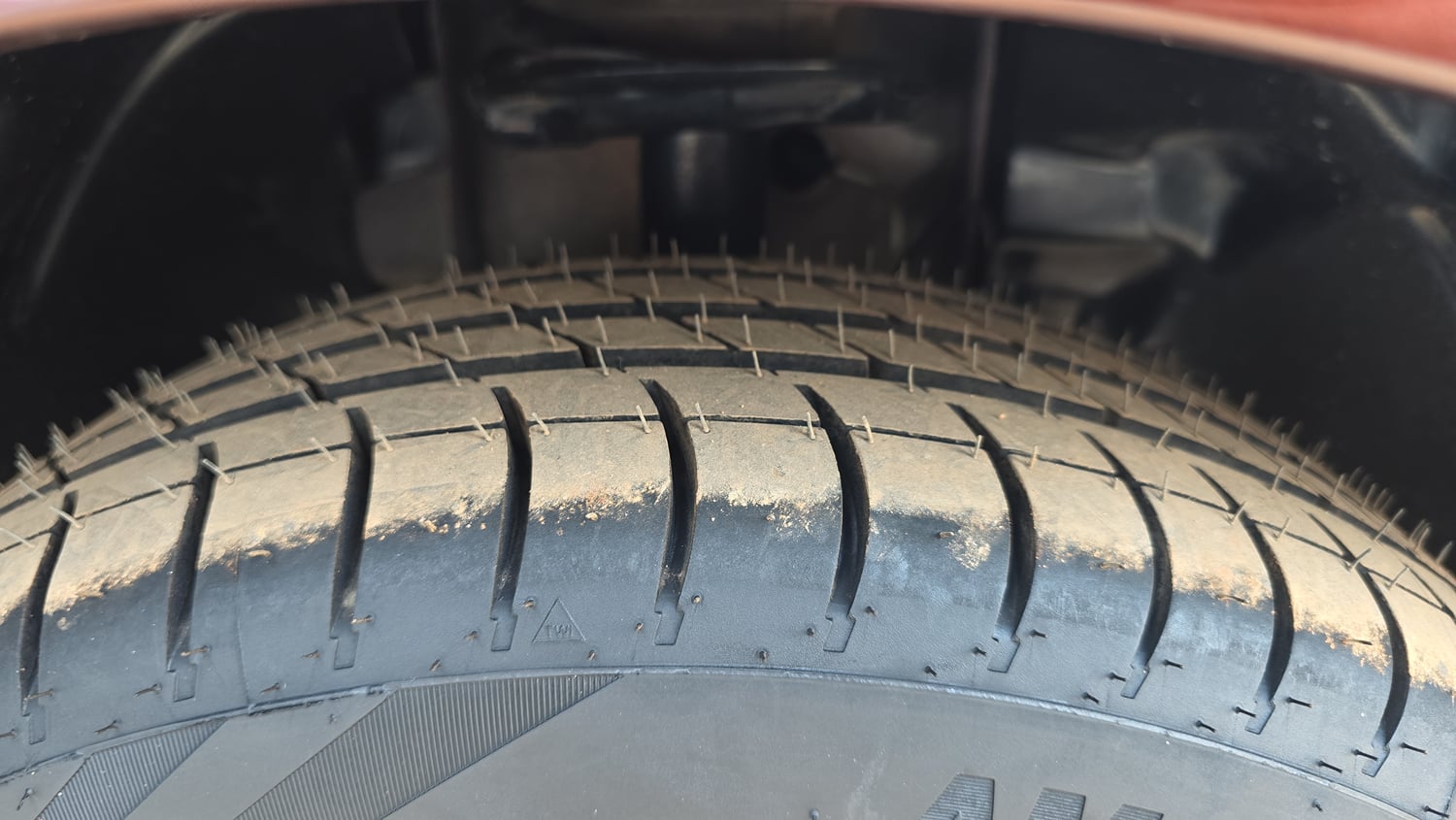 Used 2025 Tata Tigor XZA Plus iCNG Cng Automatic tyres RIGHT FRONT TYRE TREAD VIEW