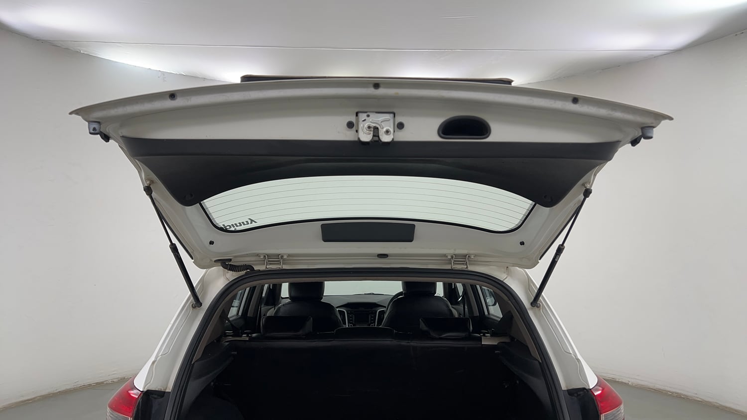 Used 2018 Hyundai Creta S 1.4 CRDi Diesel Manual interior DICKY DOOR OPEN VIEW