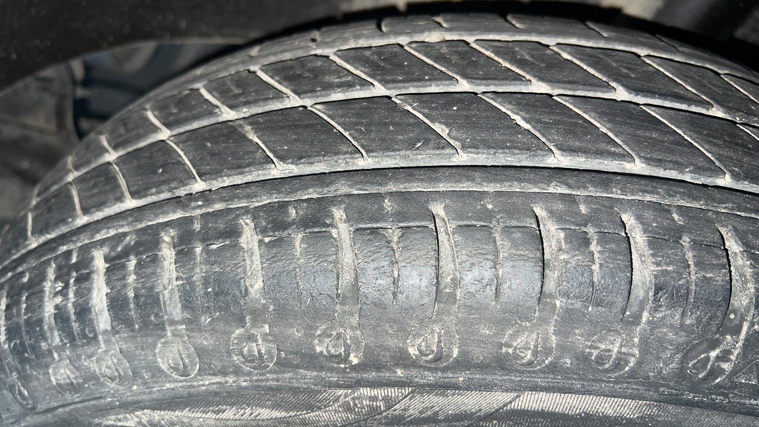 Used 2021 Renault Kwid CLIMBER 1.0 AMT Opt Petrol Automatic tyres LEFT REAR TYRE TREAD VIEW