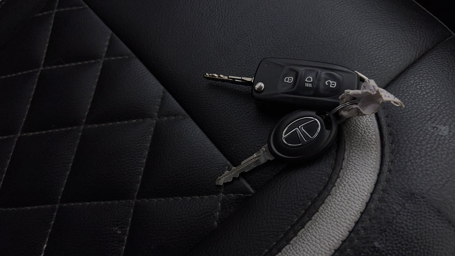 Used 2018 Tata Tiago Revotron XZ Petrol Manual extra CAR KEY VIEW
