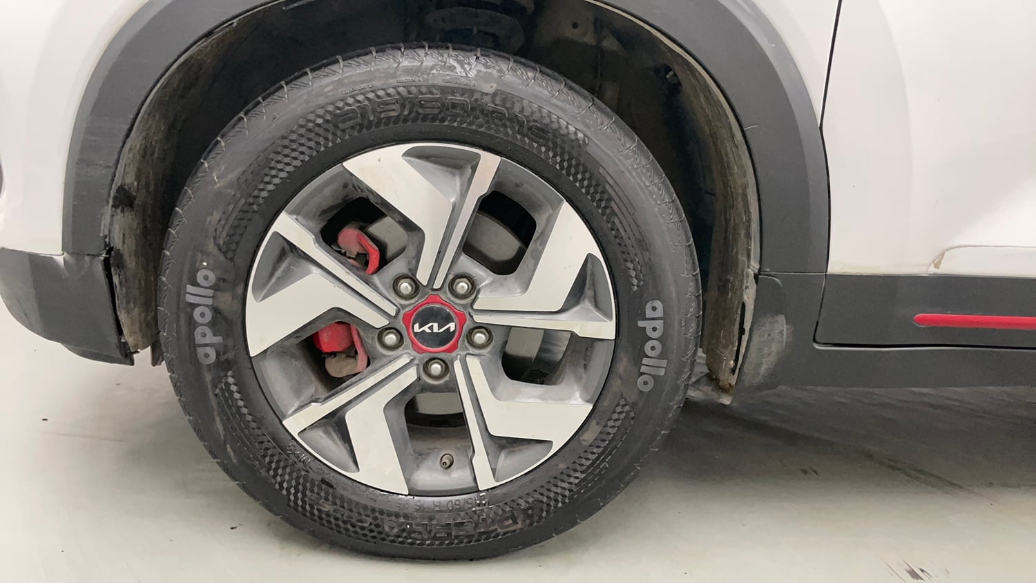 Used 2022 Kia Sonet GTX Plus 1.0 iMT Petrol Manual tyres LEFT FRONT TYRE RIM VIEW