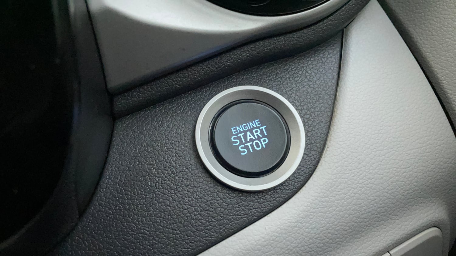 Used 2025 Hyundai Grand i10 Nios Sportz (O) 1.2 Kappa VTVT Petrol Manual top_features Keyless start