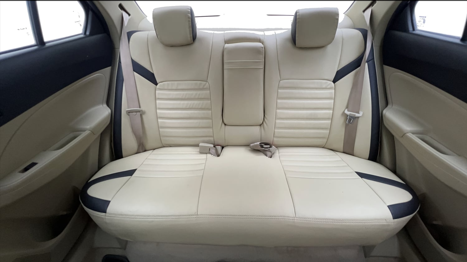 Used 2018 Maruti Suzuki Dzire VXi Petrol Manual interior REAR SEAT CONDITION VIEW