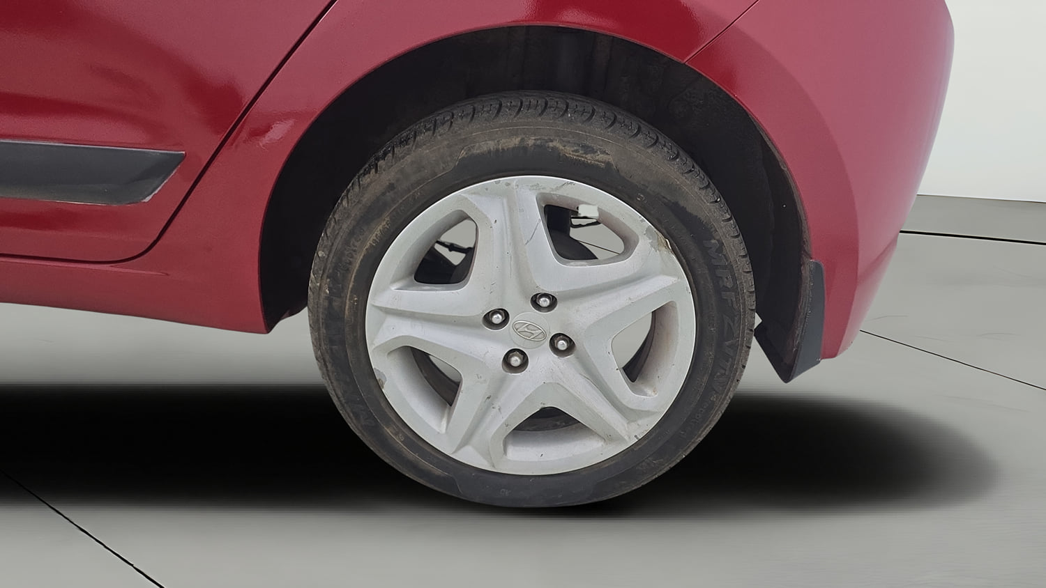 Used 2017 Hyundai Elite i20 Asta 1.2 Petrol Manual tyres LEFT REAR TYRE RIM VIEW