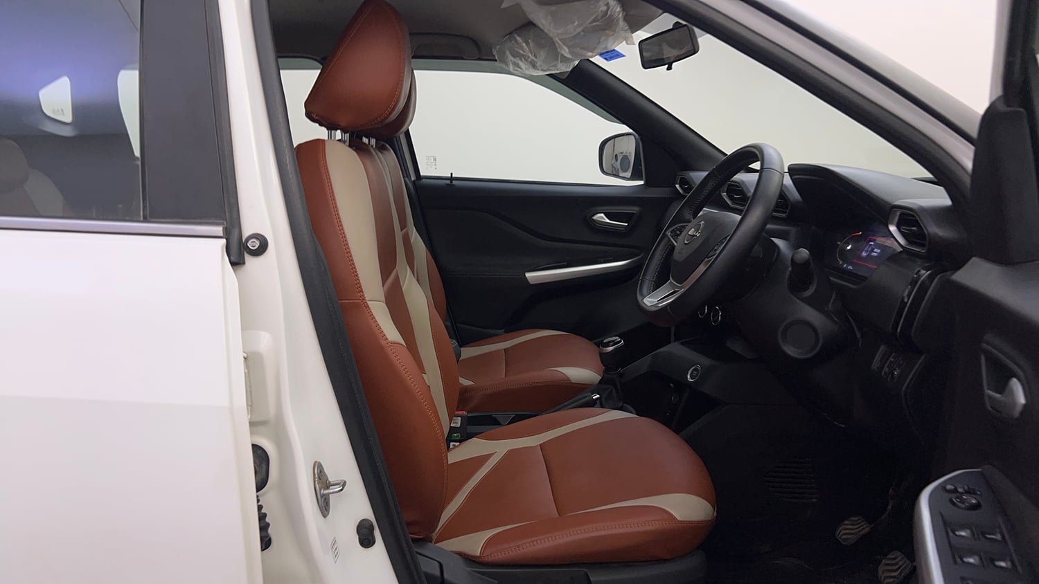 Used 2022 Nissan Magnite XV Premium Turbo Petrol Manual interior RIGHT SIDE FRONT DOOR CABIN VIEW