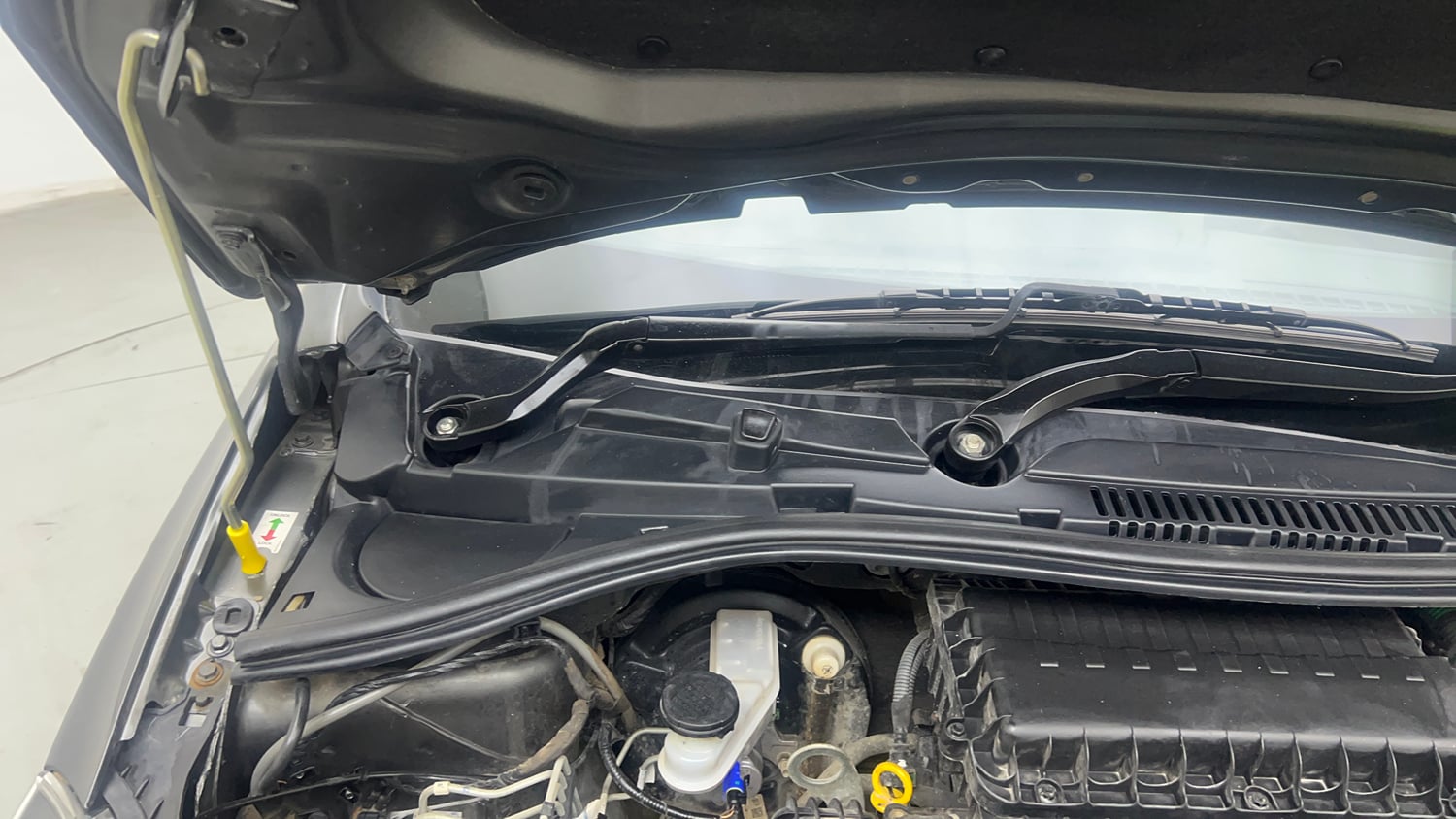 Used 2023 Tata Tiago XZA Plus Petrol Automatic engine ENGINE RIGHT SIDE HINGE & APRON VIEW