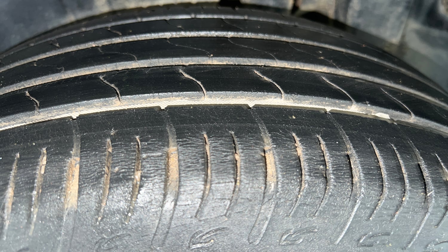 Used 2023 Maruti Suzuki Brezza ZXi Plus Petrol Manual tyres LEFT REAR TYRE TREAD VIEW