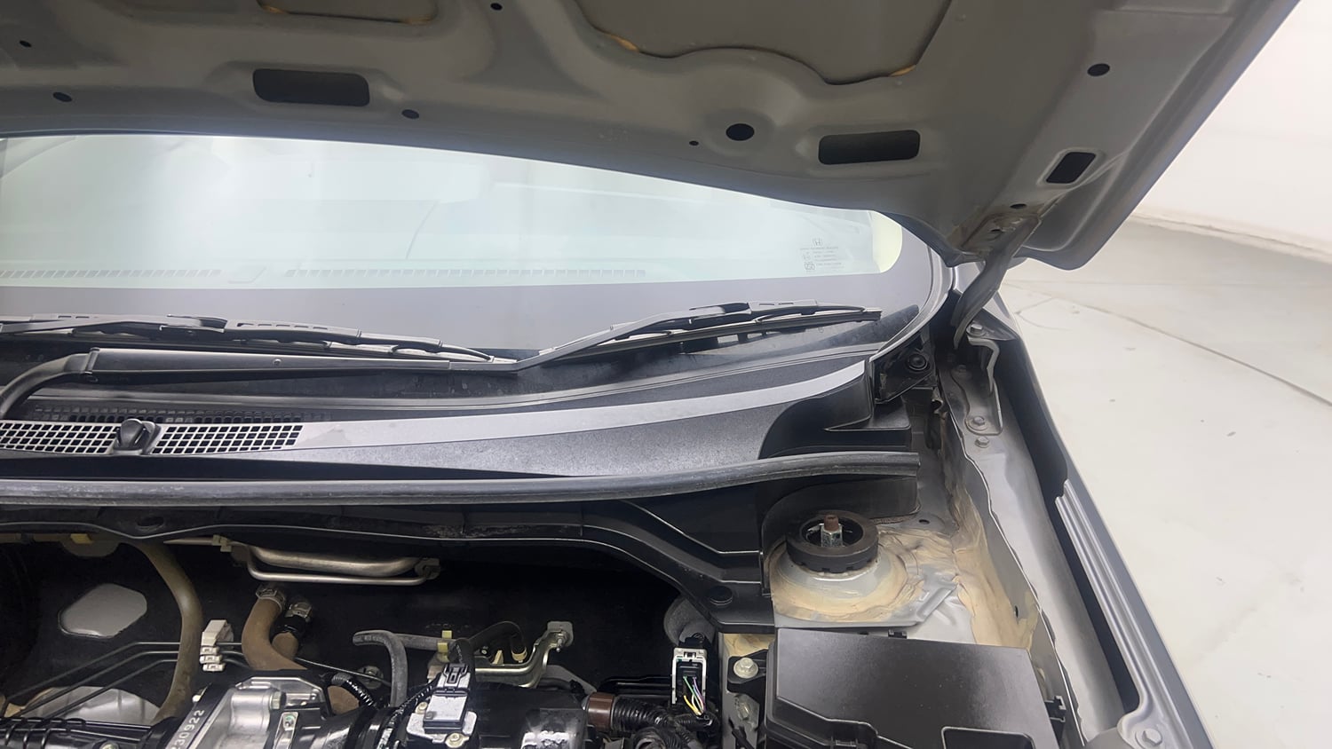Used 2023 Honda Amaze VX 1.2 Petrol CVT Petrol Automatic engine ENGINE LEFT SIDE HINGE & APRON VIEW