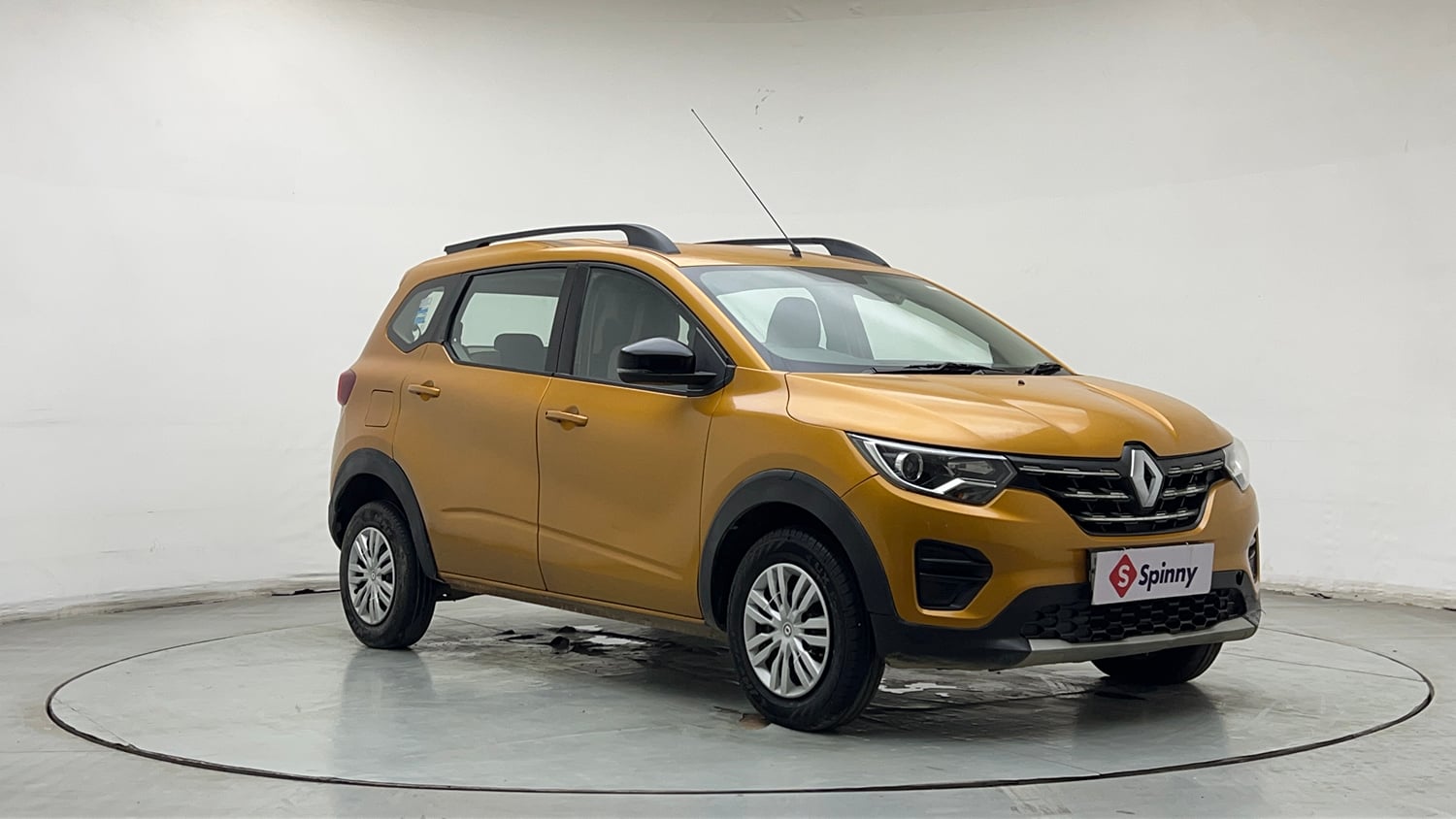 Used 2022 Renault Triber RXT Petrol Manual exterior RIGHT FRONT CORNER VIEW