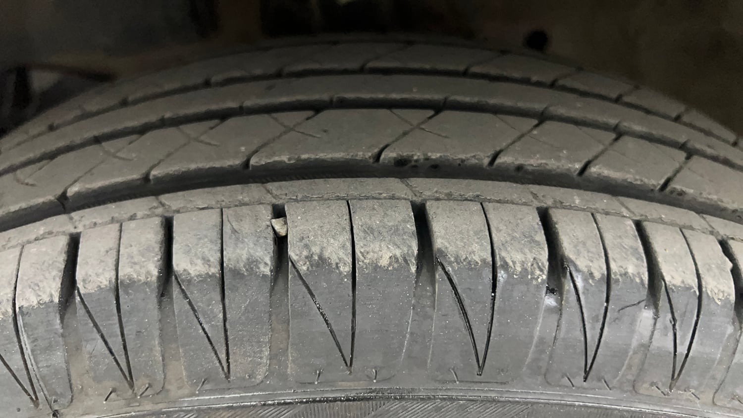 Used 2018 Honda Amaze 1.2 V MT Petrol Petrol Manual tyres LEFT FRONT TYRE TREAD VIEW