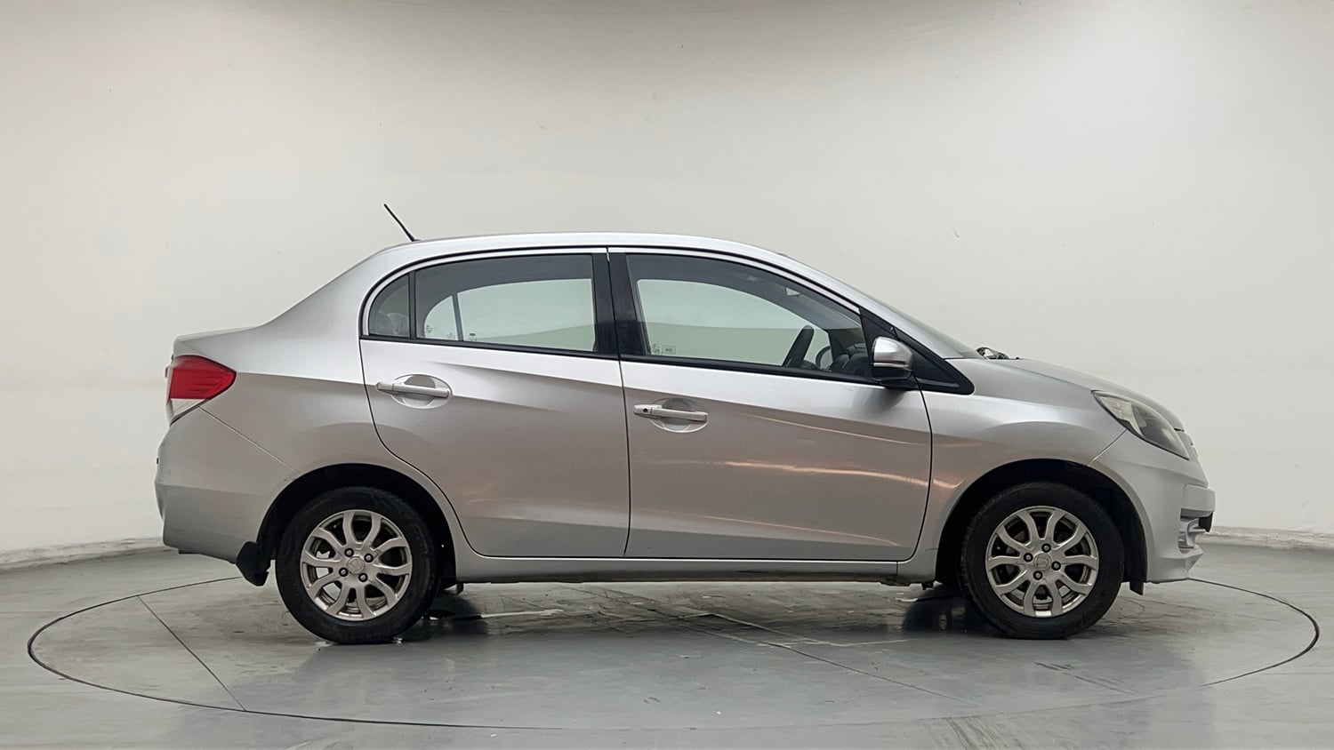 Used 2015 Honda Amaze 1.2 VX AT i-VTEC Petrol Automatic exterior RIGHT SIDE VIEW
