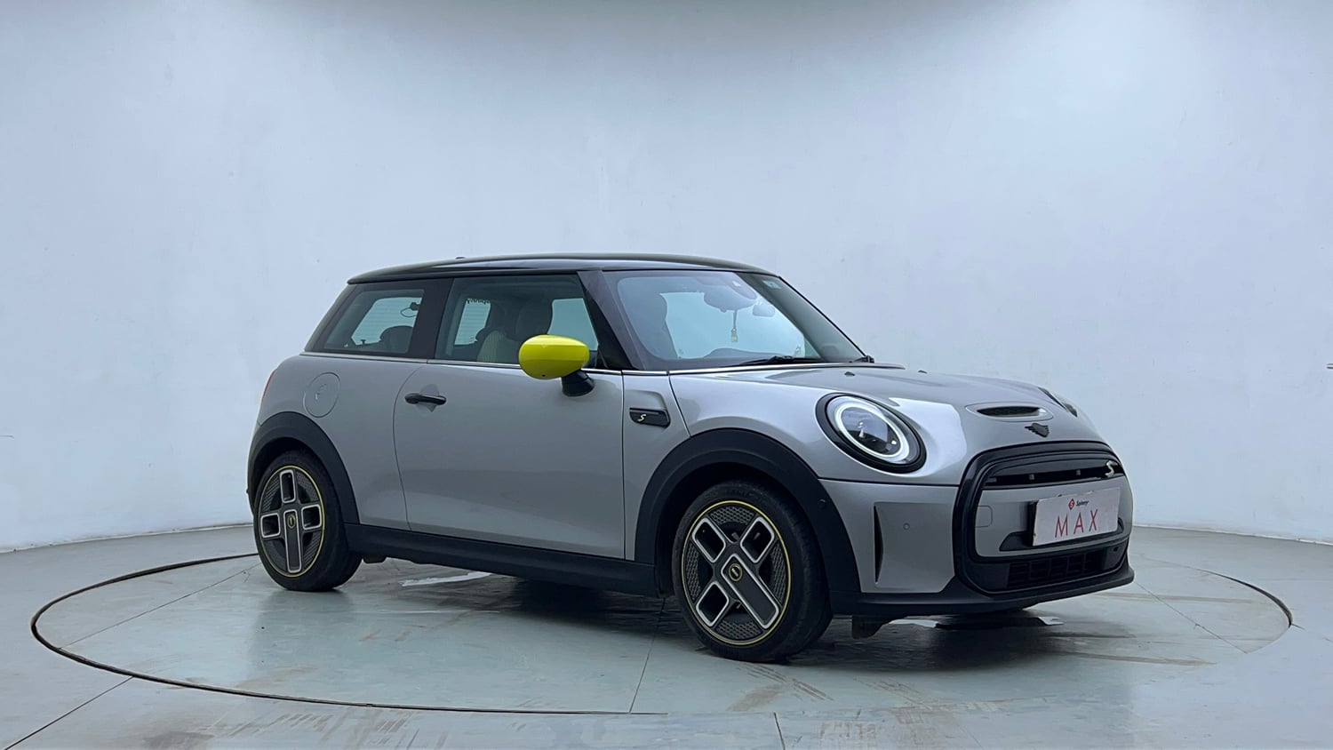 Used 2023 Mini Cooper SE 3-Door Electric Automatic exterior RIGHT FRONT CORNER VIEW