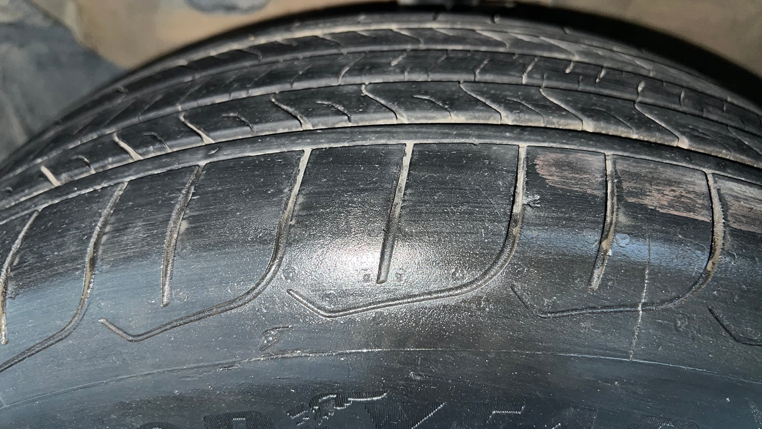 Used 2025 Kia Seltos HTE (O)1.5 Petrol MT Petrol Manual tyres LEFT FRONT TYRE TREAD VIEW